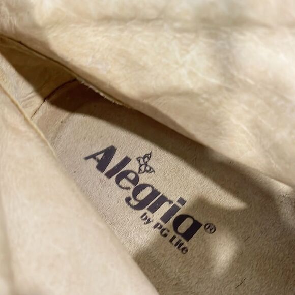 Alegria by PG Lite Shoes Brown Caiti Floral Embossed Leather Ankle Bootie Sz 6 - Picture 10 of 14